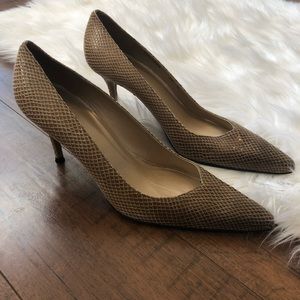 NWT Stuart Weitzman Camel Serpentine Tan Pump